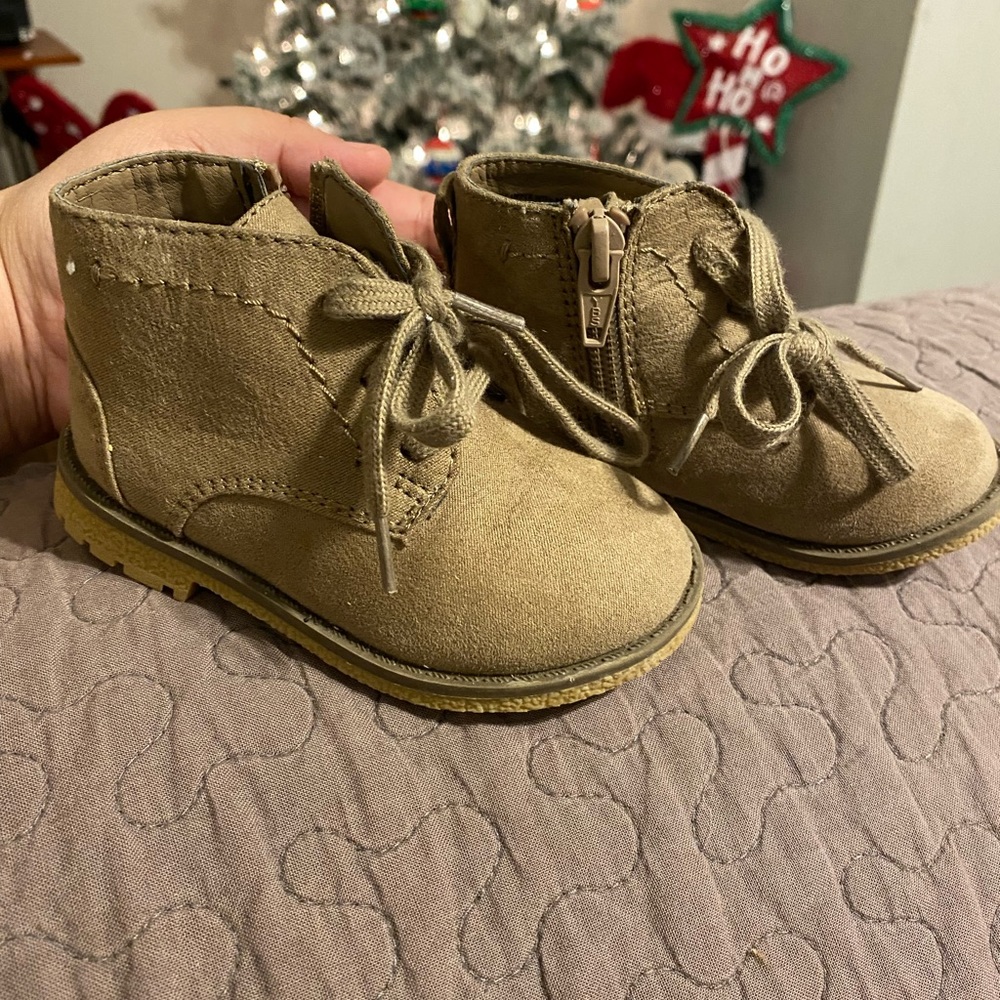 Cat and Jack Boots Size -5. Good USED Condition.